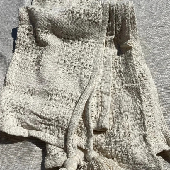 Home Decor - Accents - Tufted Throw Blanket w/ Tassel Trim - 50x60 - Picture 6 of 6